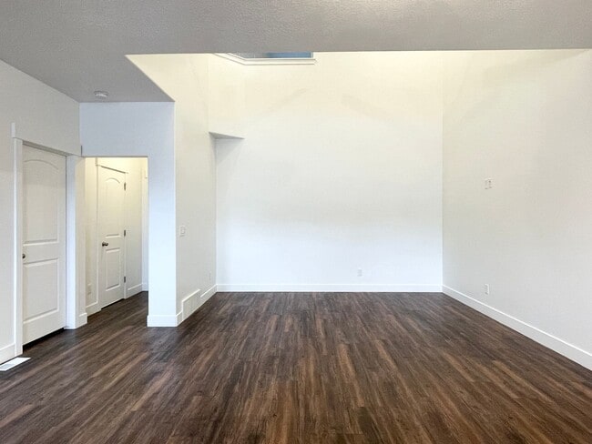 Building Photo - Beautiful Poolside Townhome at The Exchange!