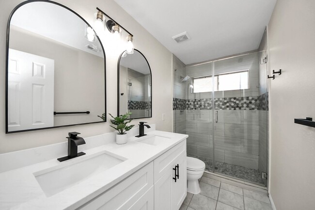 Building Photo - 811 Childers Ct