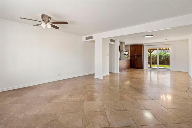 Building Photo - 8323 E Montecito Ave