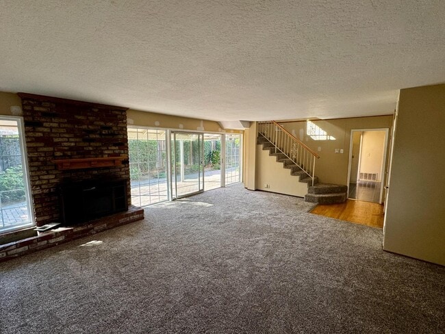 Building Photo - 5059 Bel Estos Dr