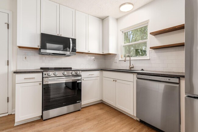Building Photo - 8407 Covered Wagon Ct