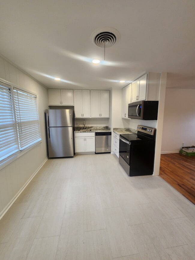 Building Photo - 235 Barrett St