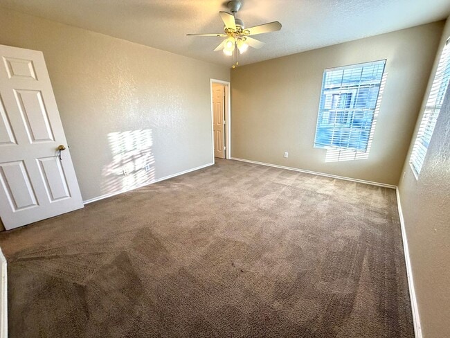 Building Photo - Spacious 3 Bed / 2.5 Bath Home with Large Yard & Lawn Care Included