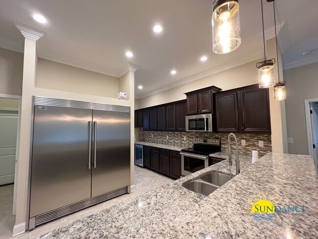 Building Photo - Gorgeous 4 Bedroom Home in FWB!