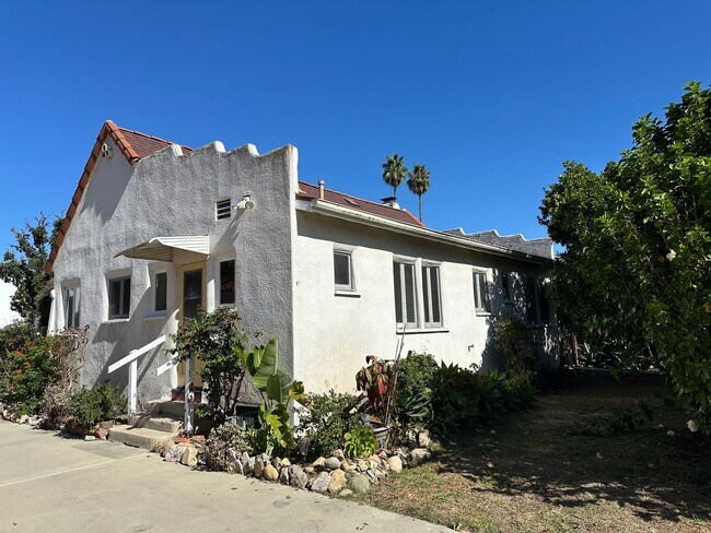 Building Photo - 213-223 Los Aguajes Ave