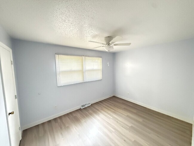 Building Photo - 432 Amherst Dr