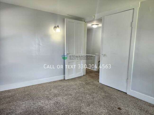 Building Photo - 461 Elson St