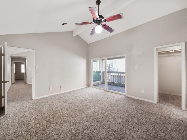 Building Photo - 2056 Augusta Dr