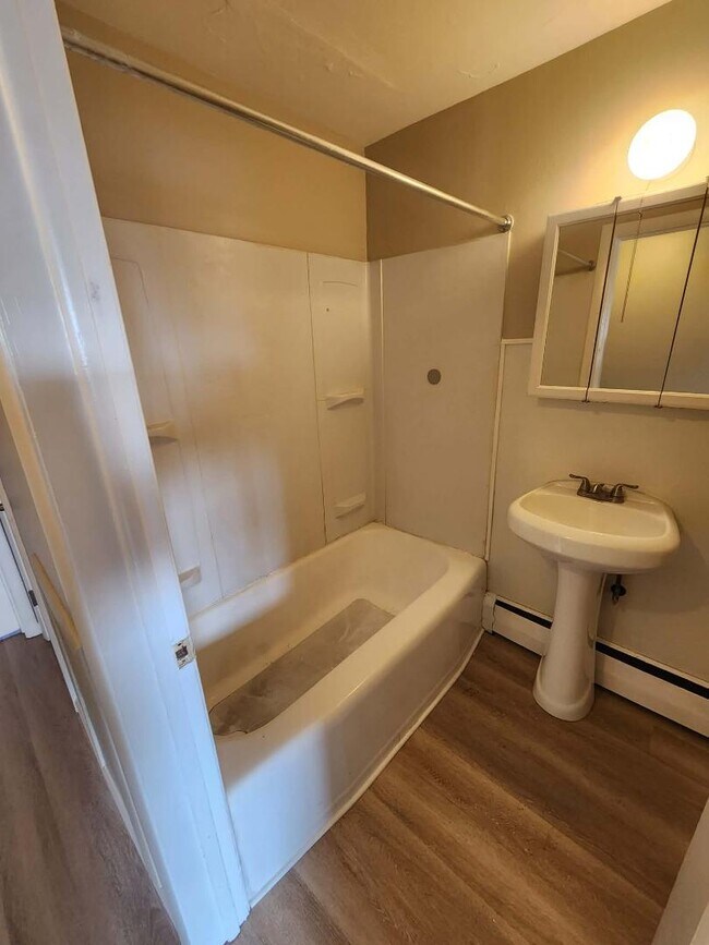 Building Photo - 1654 Abbott Rd