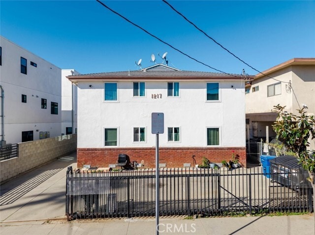 Building Photo - 1217 N Kingsley Dr