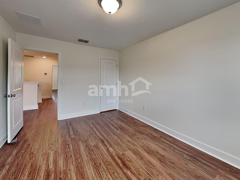 Building Photo - 919 Walden Pond Dr