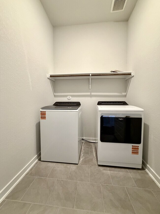 Building Photo - 14427 Inspiration Pt