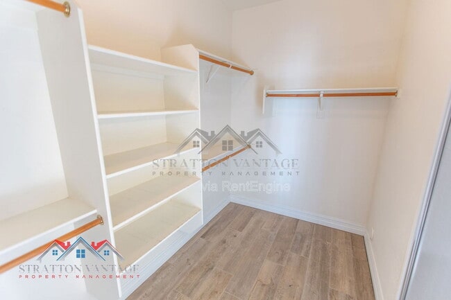 Building Photo - 661 E Julian Dr