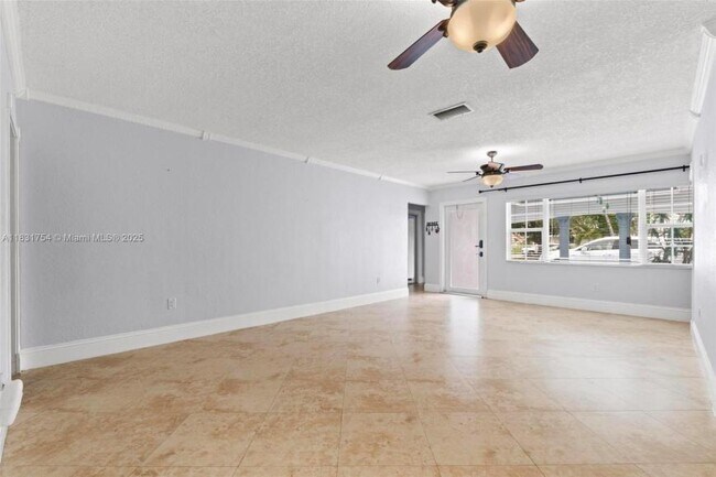 Building Photo - 4 bedroom in Hollywood FL 33024