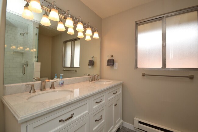 Building Photo - Awesome 5 bed 3 bath Home in Murray!!!