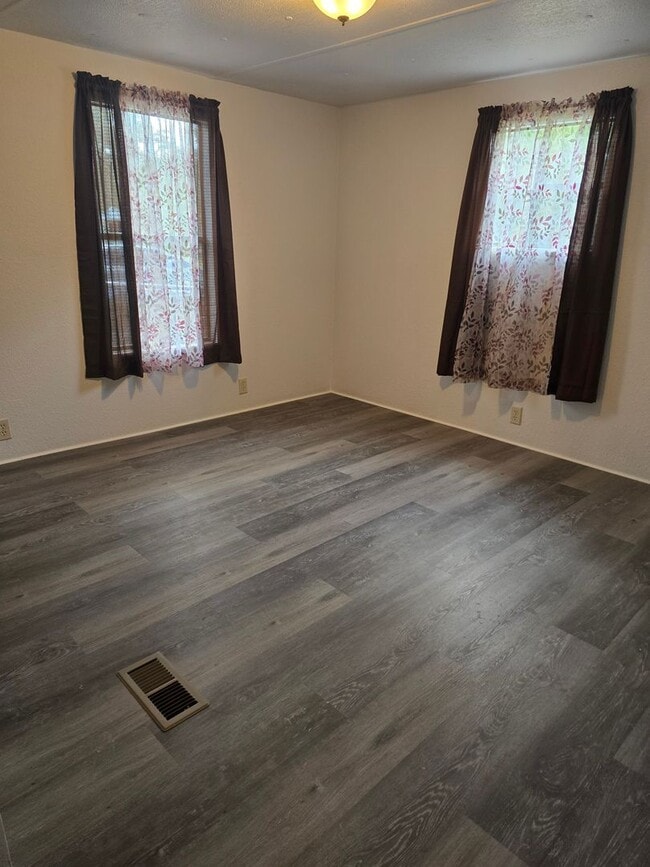 Building Photo - Lovely Home on Huge Fenced Yard in Lecanto!!!