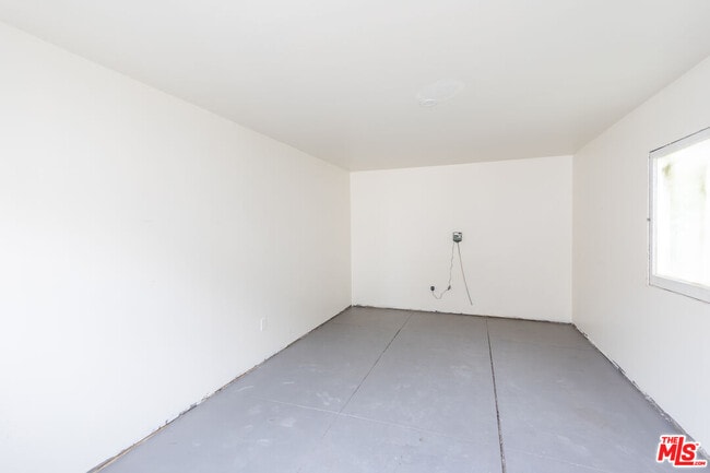 Building Photo - 3766 Valleybrink Rd