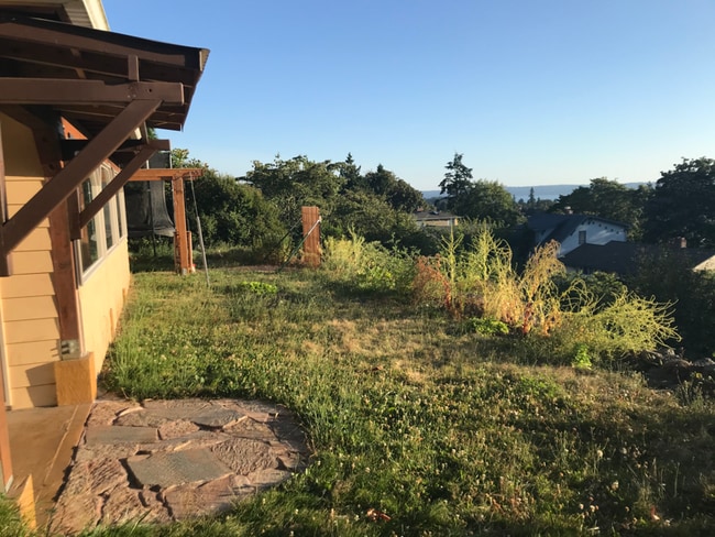 Building Photo - 5202 37th Ave SW