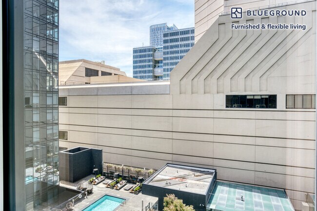 Building Photo - 18 10th St