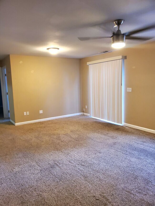 Building Photo - 5 Bed /3 Bath Home in Spanaway