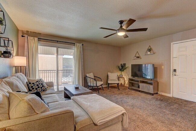 Building Photo - Beautiful condo at a great price!