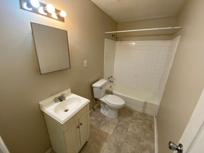 Building Photo - 1617 N Adams St