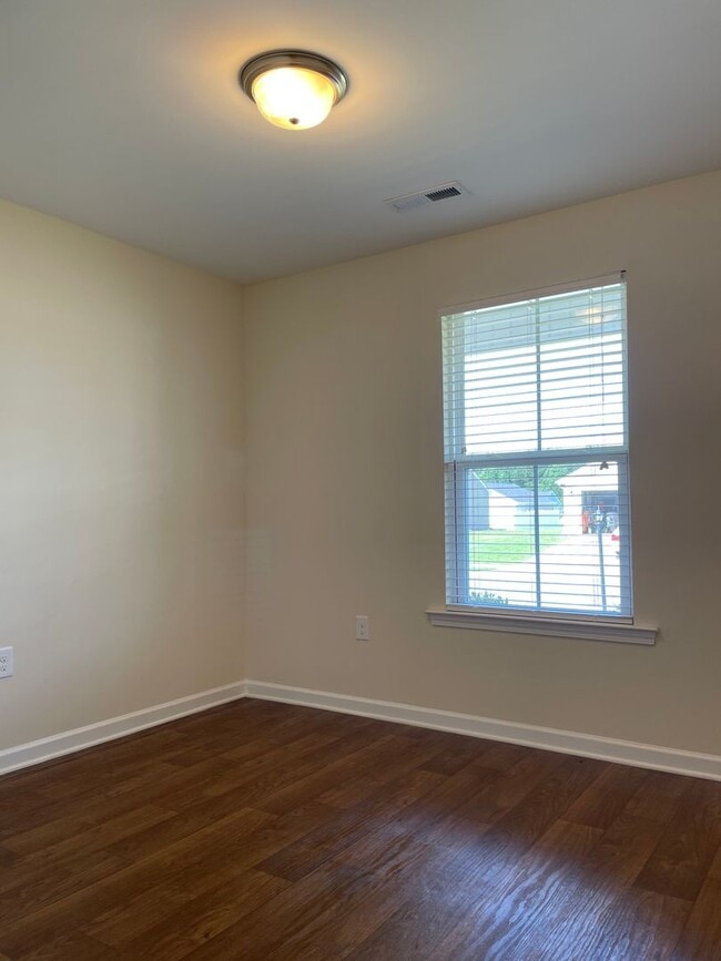 Building Photo - AVAILABLE SOON! Don't miss this Beautiful 3BR/2BA home in St. John's Ridge!