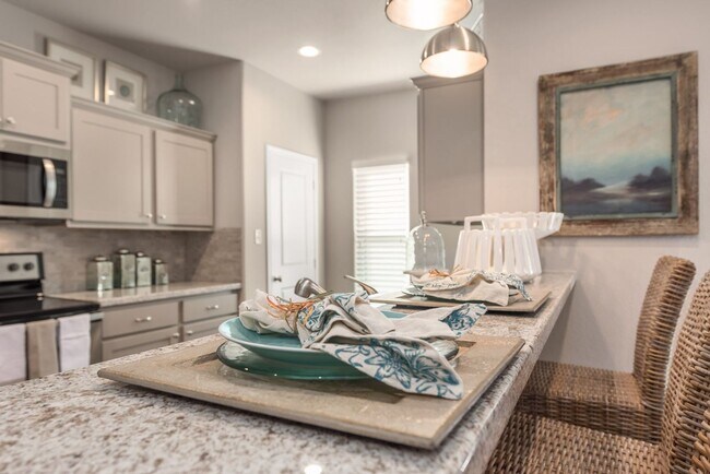 Building Photo - Well Appointed Townhomes with Fenced Backy...