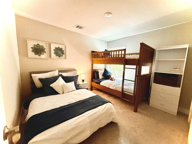 Building Photo - 10542 Preserve Wy