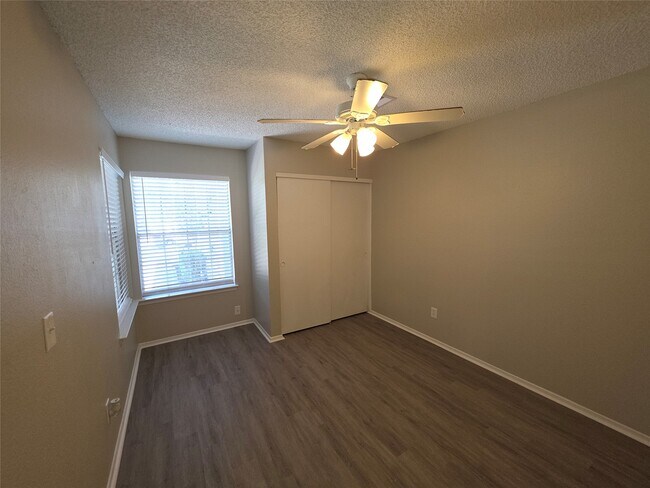 Building Photo - 21019 Western Valley Dr