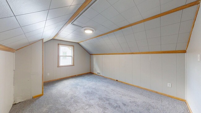 Building Photo - Fulton/W.58th neighborhood; 3 bedroom/2bat...