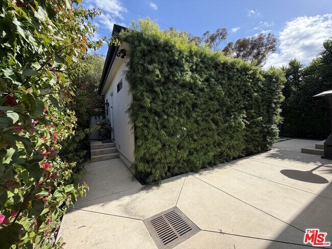 Building Photo - 15122 Morrison St