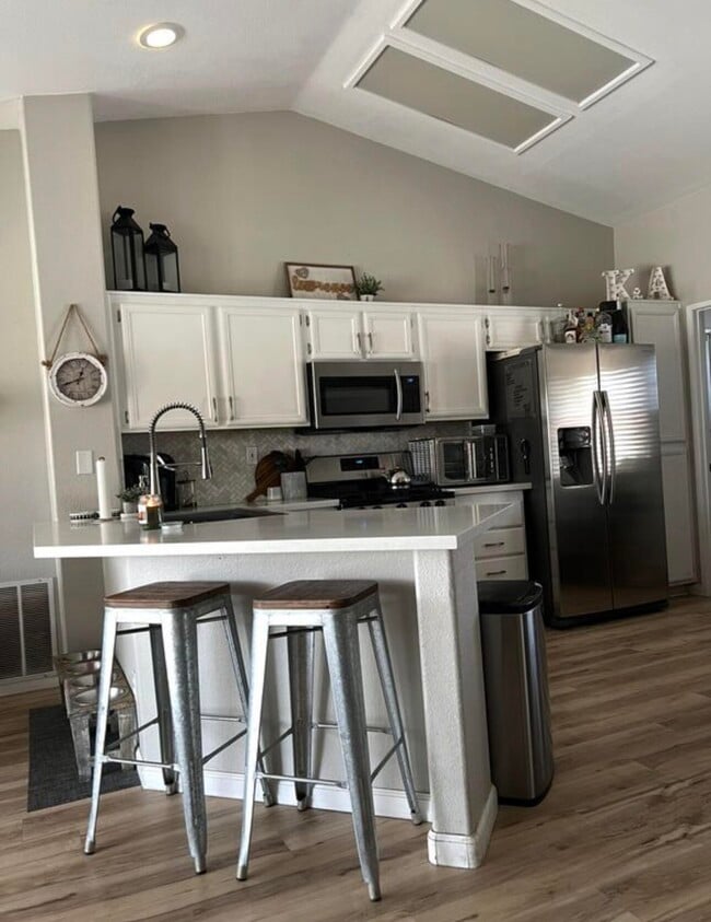 Building Photo - 37772 Hollister Dr