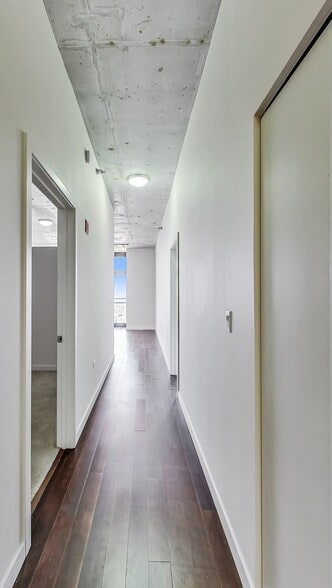 Building Photo - 235 W Van Buren St