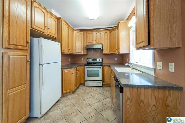 Building Photo - 537 Kemmerer Ln