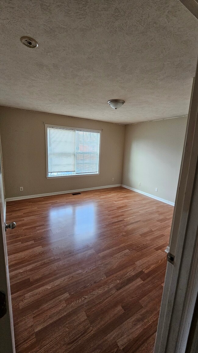 Building Photo - 111 Dixie Ct