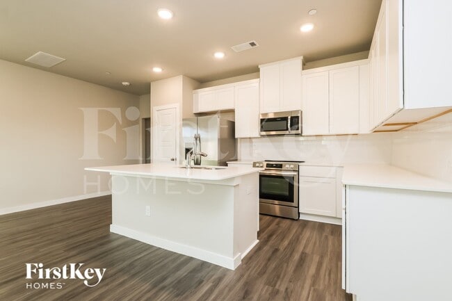 Building Photo - 434 S Centro Cir