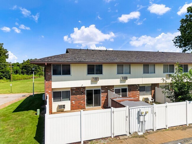 Building Photo - 7473 Hazelcrest Dr