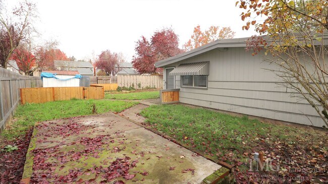 Building Photo - 2908.5 NE Stapleton Rd