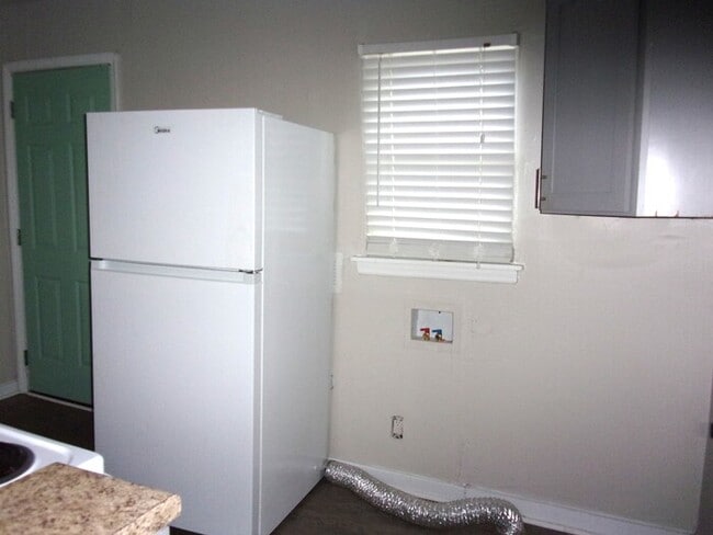 Building Photo - 2 Bedroom 1 Bath Home Minutes from Uptown Charlotte