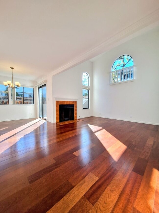 Building Photo - Beautiful 2bd Townhouse With Attached Garage, Private Patio, Pool/Hot Tub, & Clubhouse!