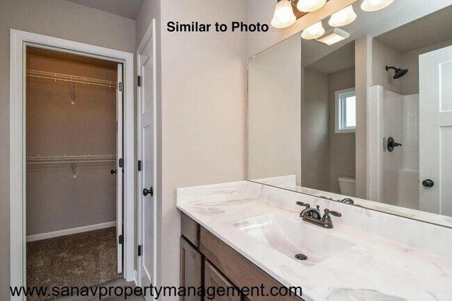 Building Photo - Charming Hoover Ranch in Bondurant – Move-In Ready for July!