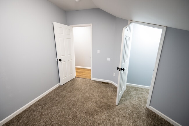 Building Photo - 411 Hodge St