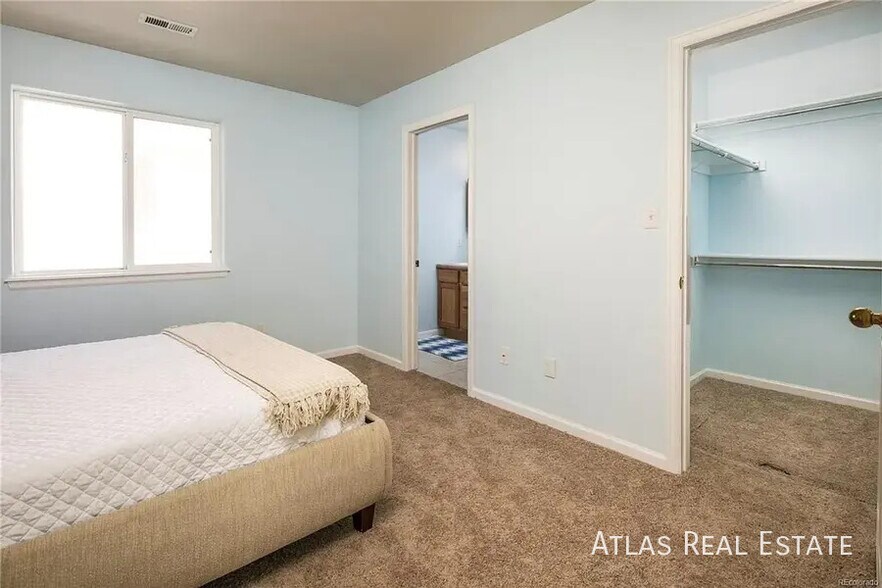 Building Photo - 324 S Yates St