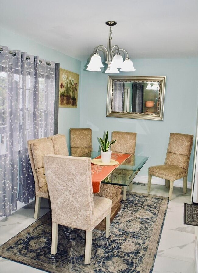 Building Photo - 364 Keswick C