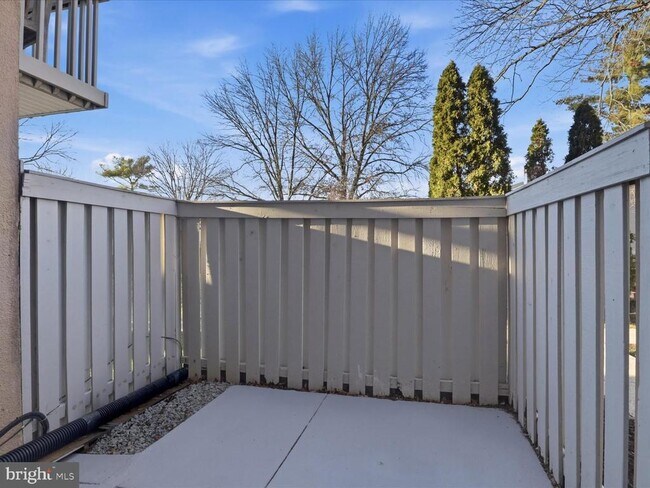 Building Photo - 7914 Bentley Village Dr