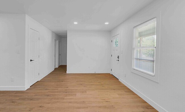Building Photo - Newly remodeled 4BD 2BA home in Waco