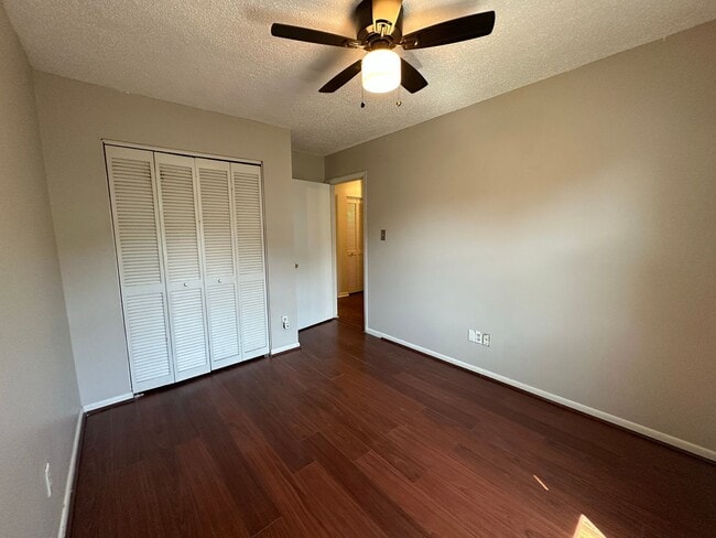 Building Photo - 3-Bedroom Townhome Near Little Creek Naval...