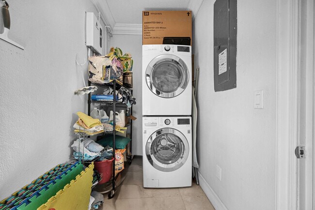 Building Photo - 836 Orchid Dr