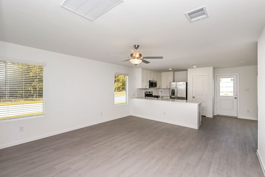Building Photo - 2740 River Knl Ln